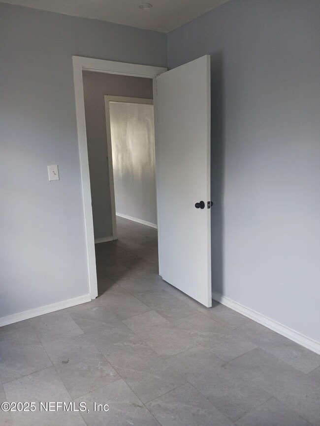 Building Photo - 1360 W 23rd St