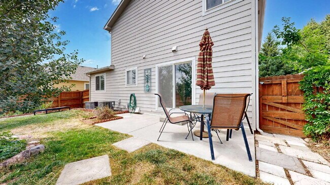 Building Photo - Spacious 3-Bed,2.5-Bath Home with Fenced Yard
