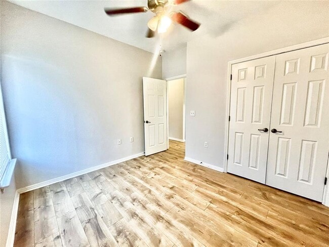 Building Photo - Spacious 4 Bed, 2.5 Bath. Perfect size and...