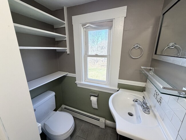 Building Photo - 359 Village St