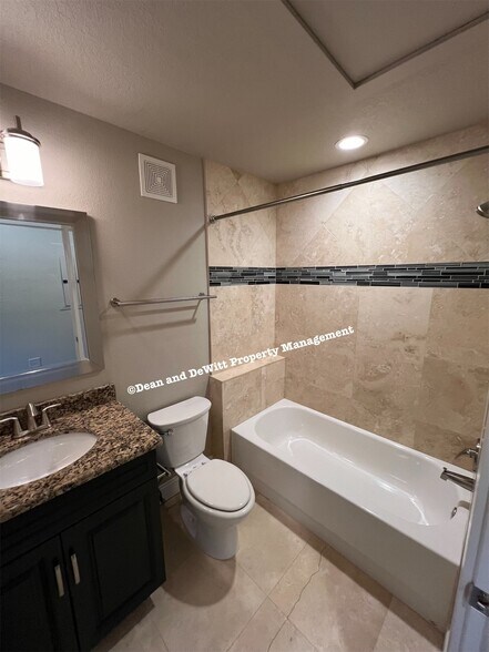 Building Photo - 2 Bed/2 Bath