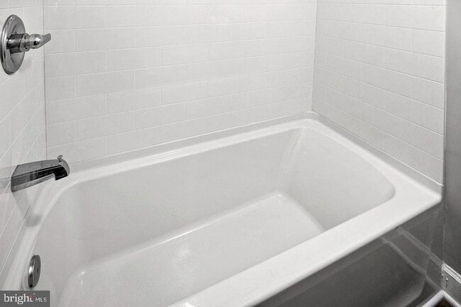 Building Photo - 3844 Chesterwood Dr