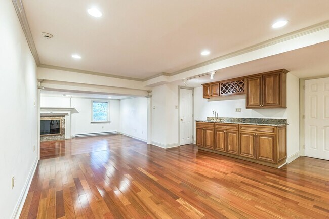 Building Photo - Spacious 5BR House in Pottstown
