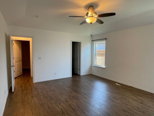 Building Photo - Spectacular 4 bedroom, 2 bath home in Owasso