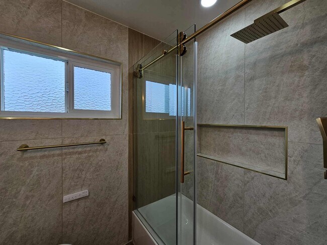 Building Photo - 114 S Emerald Pl