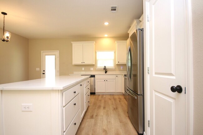 Building Photo - Enjoy Country Living with Modern Comforts!  3BR/2BA Home  with Granite Countertops, Covered Porch...