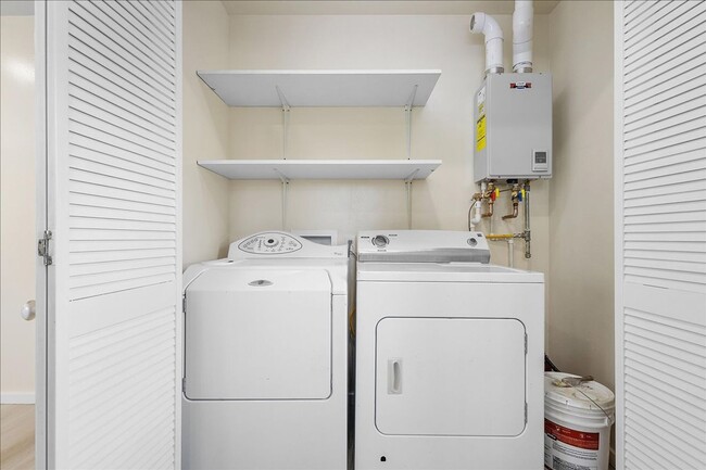 Building Photo - 2208 Buena Vista Ave