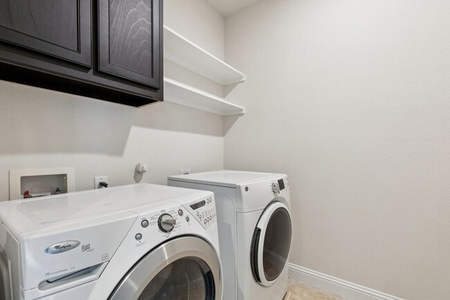Building Photo - 913 Parkside Dr