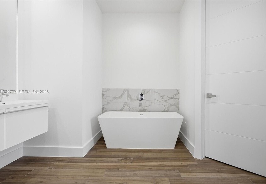 Building Photo - 2852 SW 32nd Ct