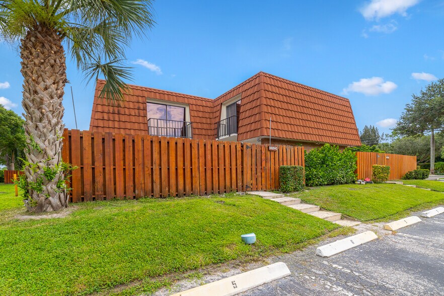 Building Photo - 3425 San Bernadino Dr