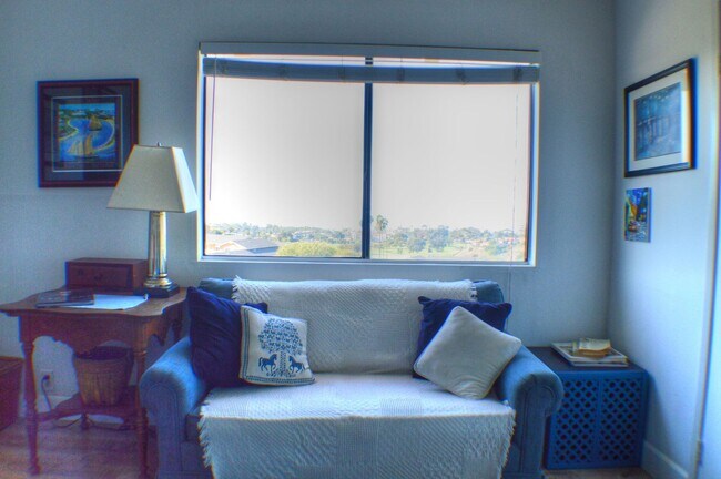 Building Photo - Panoramic ocean view from this 2 bedroom condo up on the hills of San Clemente