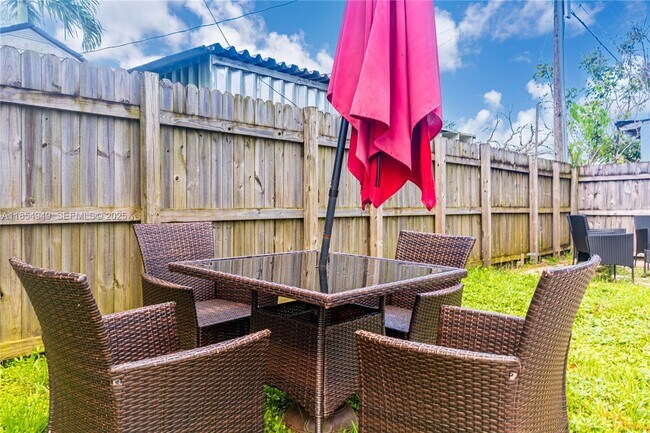 Building Photo - 6660 Custer St