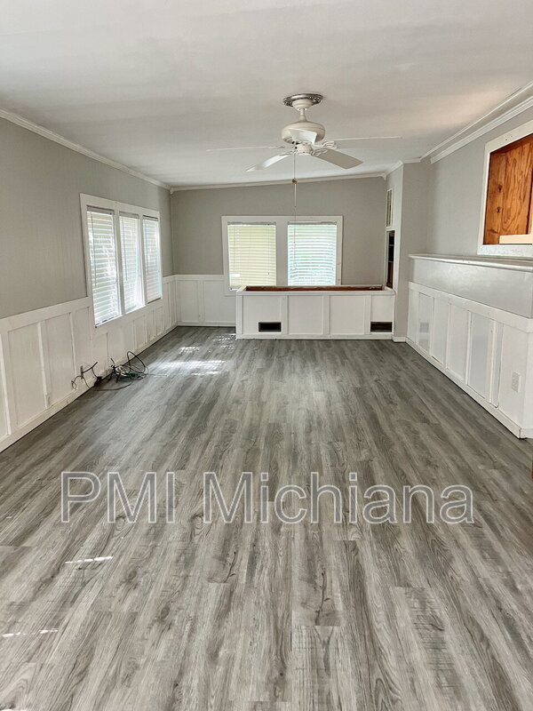 Building Photo - 2405 Woodmont Dr