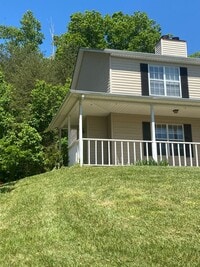 Building Photo - Super Convenient, Haw Creek Townhome, 2 Be...