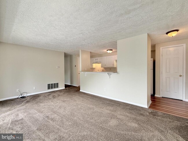 Building Photo - 97 Kenwood Dr