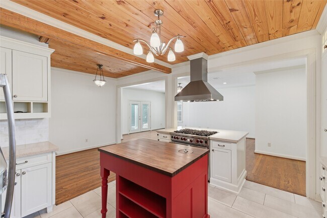 Building Photo - 6666 Fairfield St