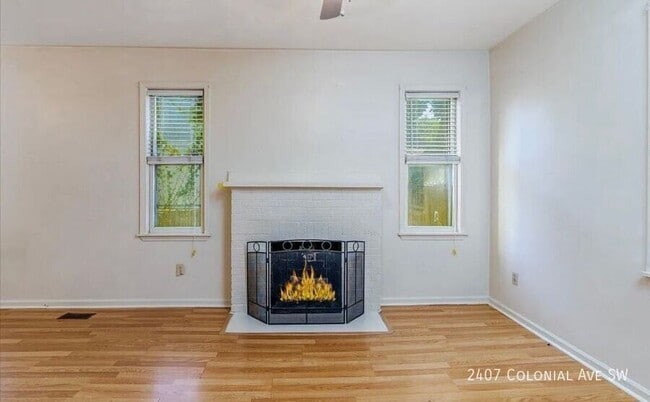 Building Photo - 2407 Colonial Ave SW