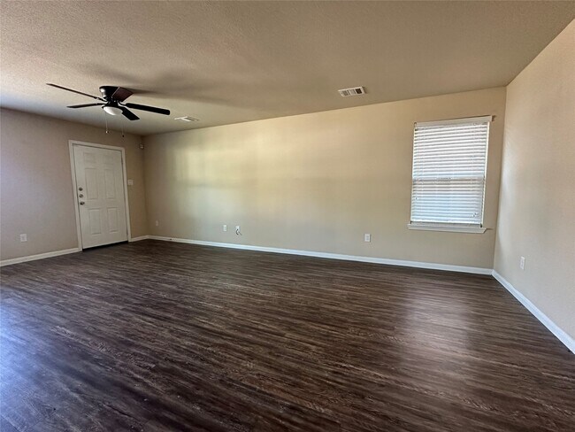 Building Photo - 16697 E Hammon