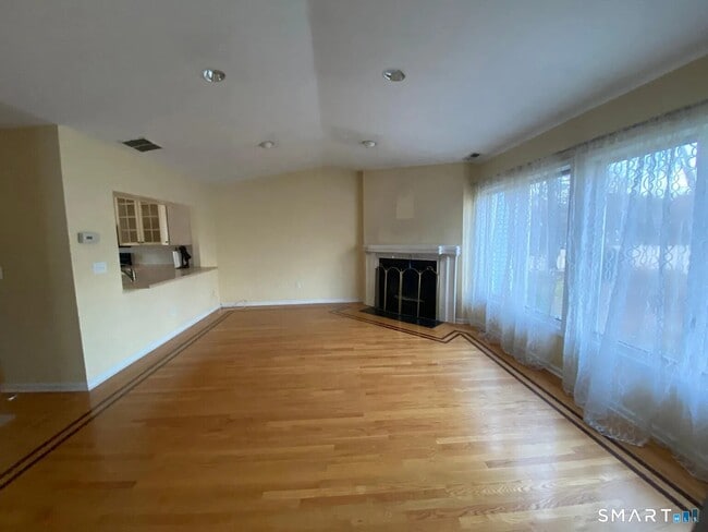 Building Photo - 97 W Norwalk Rd