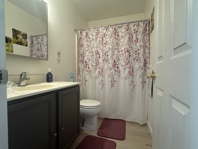 Building Photo - 28 Lotus Cir N