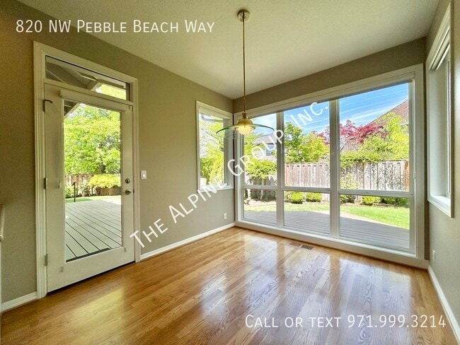 Building Photo - 820 NW Pebble Beach Way