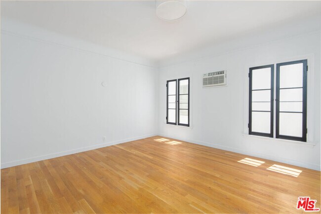 Building Photo - 900 Orange Grove Ave