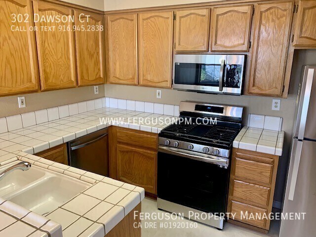 Building Photo - 302 Dawson Ct