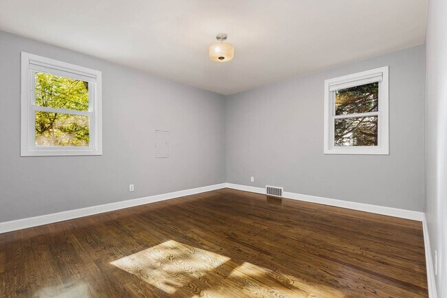 Building Photo - 11715 3rd Ave NW
