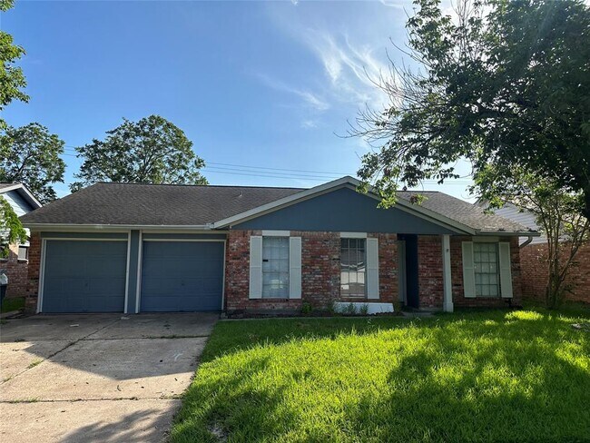 Building Photo - 16610 La Avenida Dr