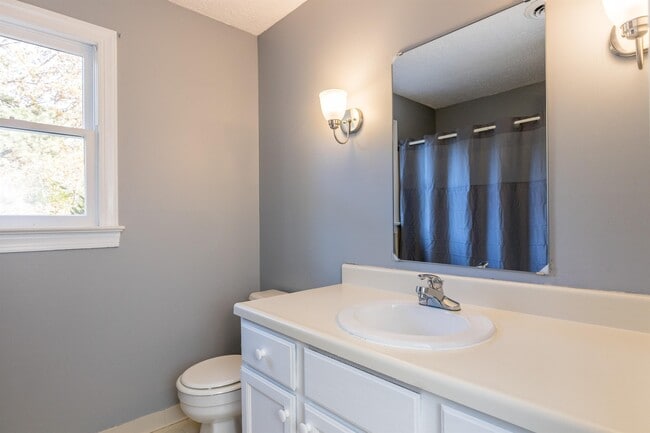 Building Photo - 508 Somerset Dr