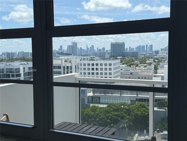 Building Photo - 100 Lincoln Rd