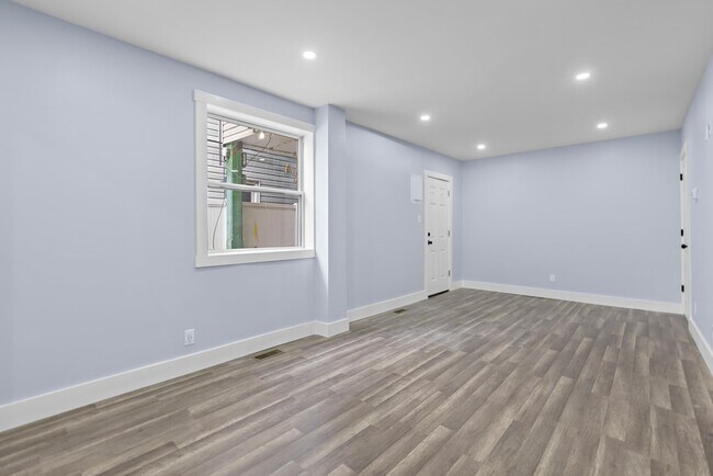 Building Photo - 392 Palisade Ave