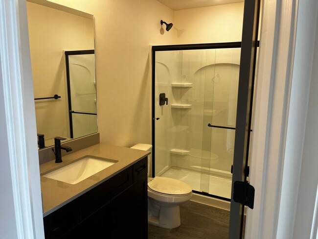 Building Photo - GET $1000 OFF THE FIRST MONTHS RENT!!!