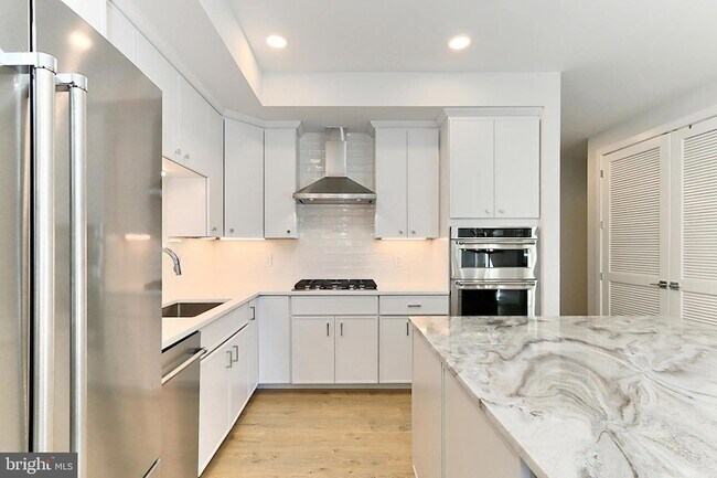 Building Photo - 635 Slaters Ln