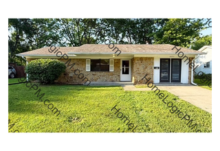 Building Photo - EAST SIDE 3 BEDROOM/1.5 BATH HOME AVAILABLE NOW!