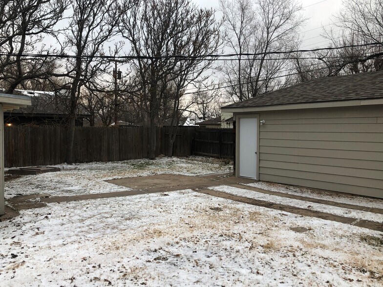 Building Photo - 3619 Lynette Dr