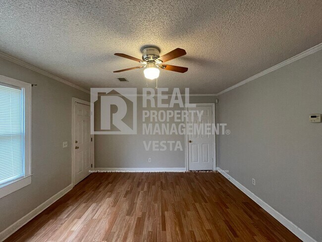 Building Photo - 3163 Highpoint Dr