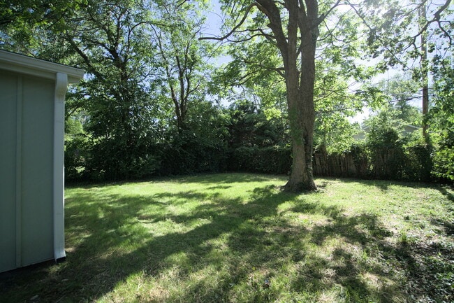 Building Photo - 2039 Rhode Island St
