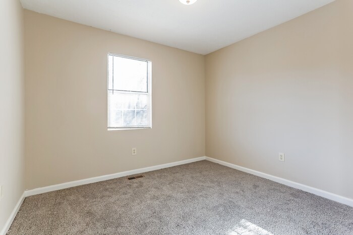 Building Photo - 6000 Brookside Ln SE