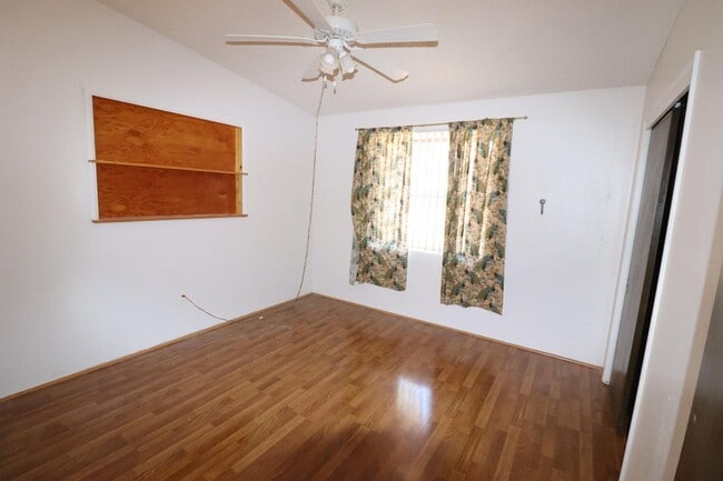 Building Photo - 3 Bedroom 2 Bathroom