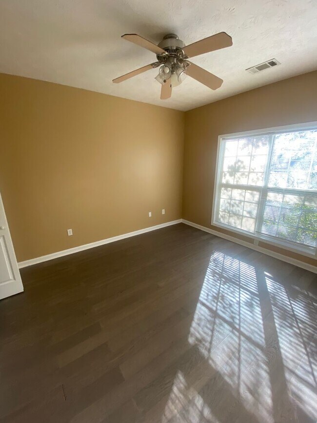 Building Photo - 812 20th St