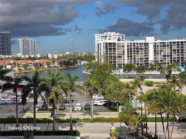 Building Photo - 3725 S Ocean Dr
