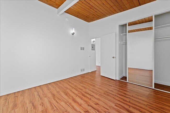 Building Photo - 6114 Cahuenga Blvd
