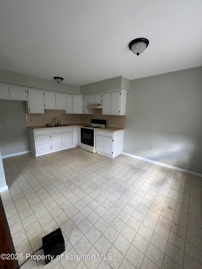 Building Photo - 130-130 Mortimer St