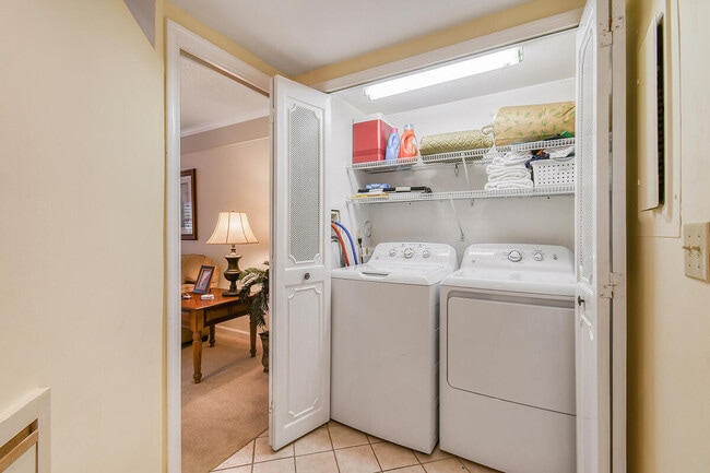 Building Photo - 28 Uno Lago Dr