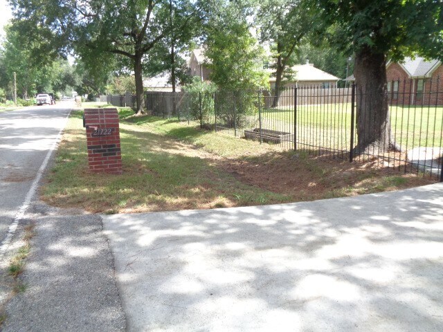 Building Photo - 21722 Tophill Dr