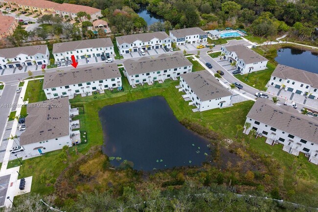 Building Photo - 2880 SE Federal Hwy