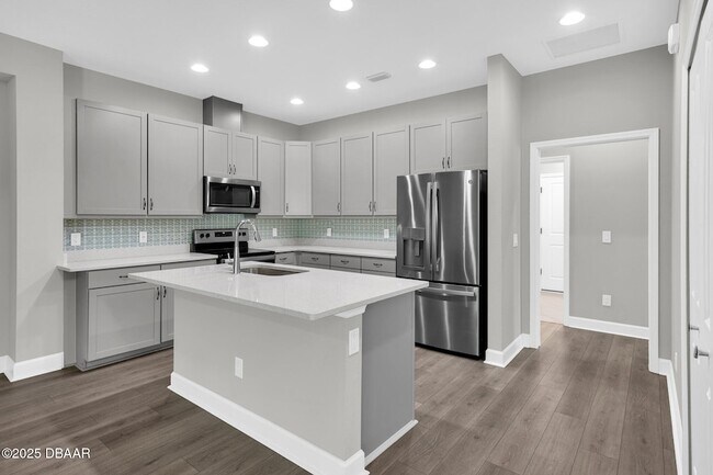 Building Photo - 906 Coral Reef Way