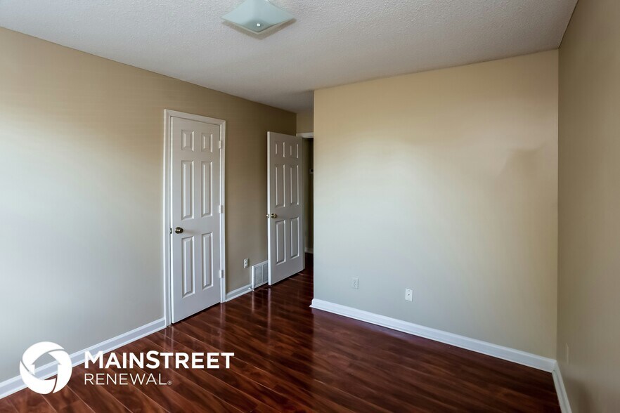 Building Photo - 6719 Ross Manor Dr