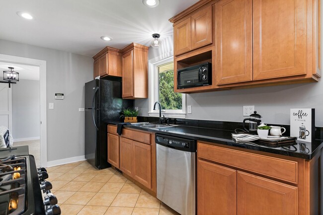 Building Photo - 1037 N Harrison St